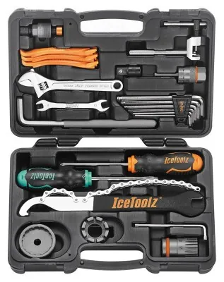 Кейс Ice Toolz 82F4 з інструментами ESSENCE