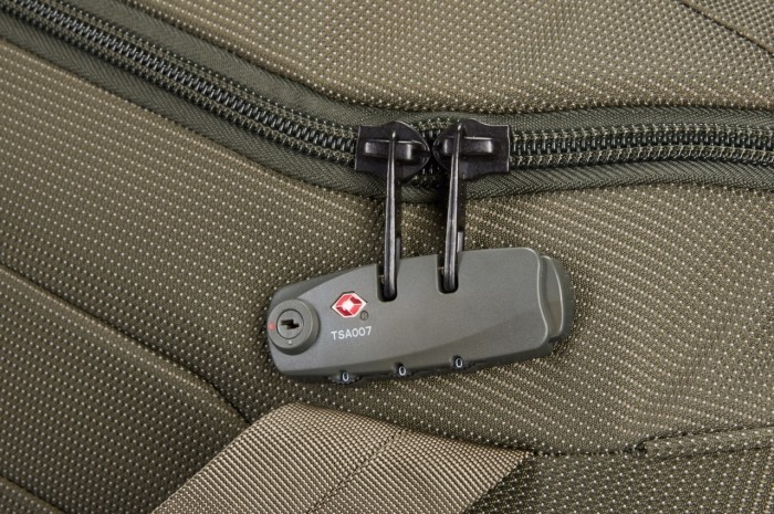 Сумка на колесах Thule Crossover 2 Wheeled Duffel 76cm (Forest Night) (TH 3204036)