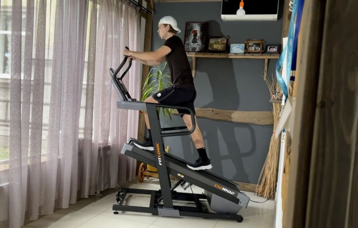 Бігова доріжка FitLogic CM1802, укр, укр