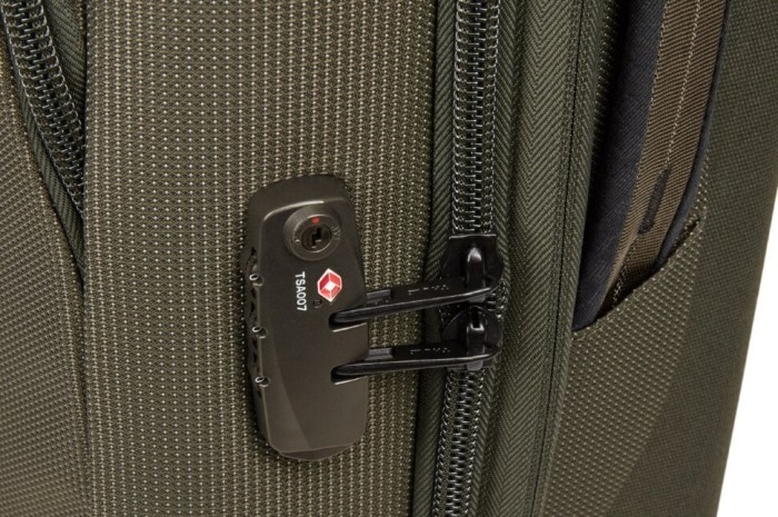 Чемодан на колесах Thule Crossover 2 Carry On Spinner (Forest Night) (TH 3204033) (TH 3204033)