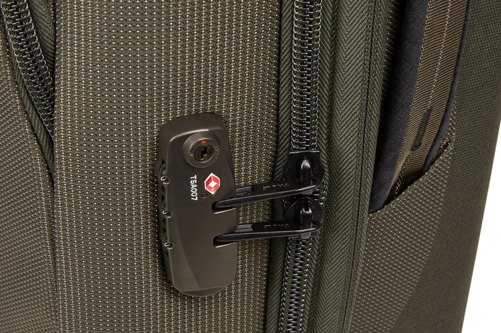 Чемодан на колесах Thule Crossover 2 Carry On Spinner (Forest Night) (TH 3204033) (TH 3204033)