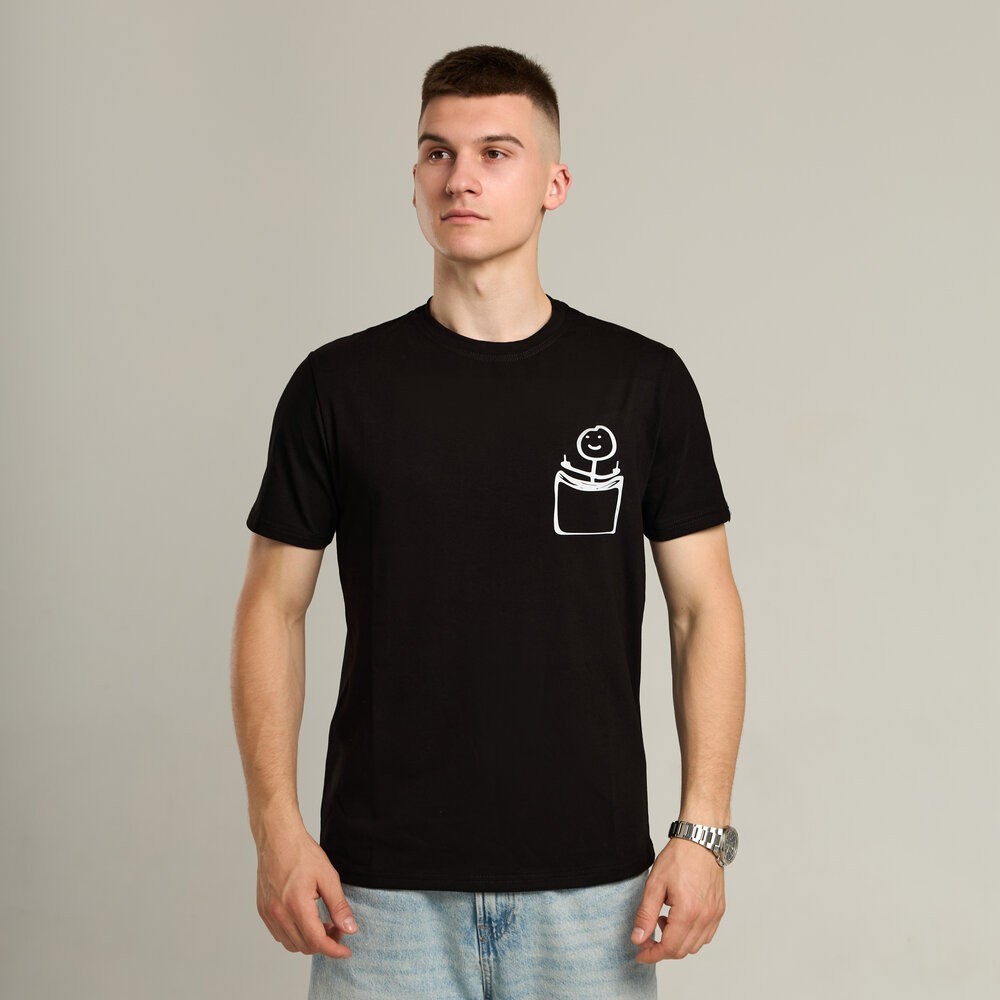 Футболка мужская однотонная черная Pobedov Peremoga - наклейка Мужчина с факами