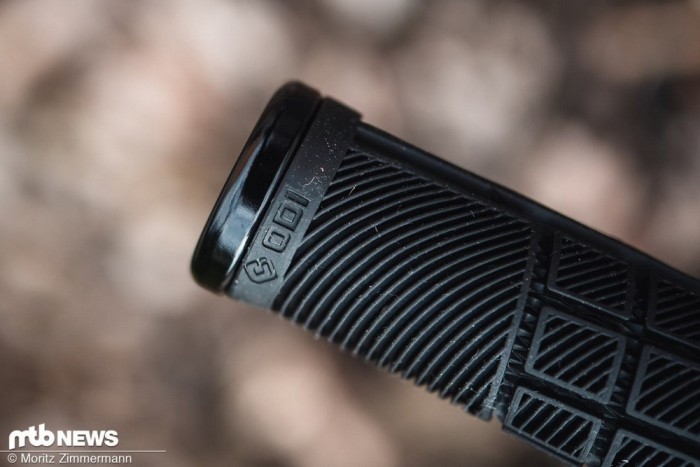 Грипси ODI Reflex v2.1 Lock-On MTB Closed End 135mm Army Green