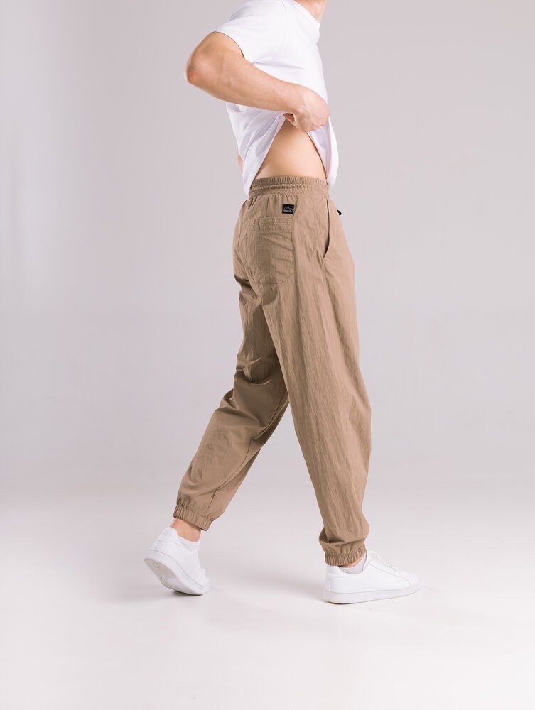 Мужские брюки джогеры с бежевыми плащевками с карманами Pobedov Ground
