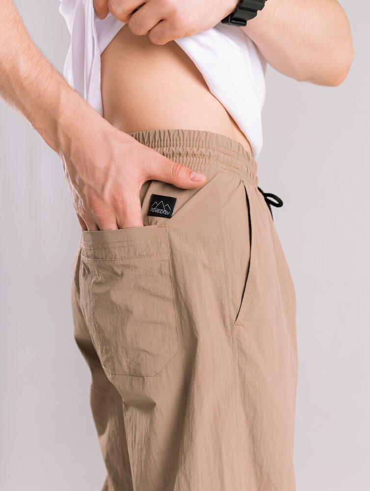 Мужские брюки джогеры с бежевыми плащевками с карманами Pobedov Ground