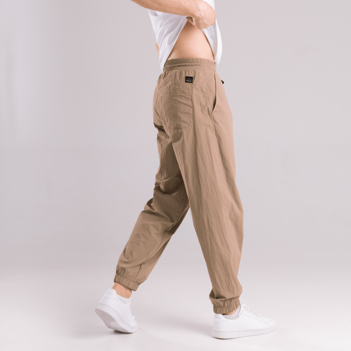 Мужские брюки джогеры с бежевыми плащевками с карманами Pobedov Ground