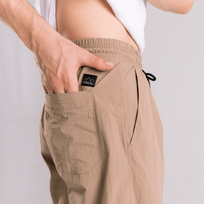Мужские брюки джогеры с бежевыми плащевками с карманами Pobedov Ground