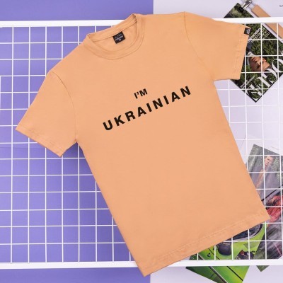Футболка чоловіча однотонна бежева Pobedov Peremoga - I'M UKRAINIAN наклейка чорна