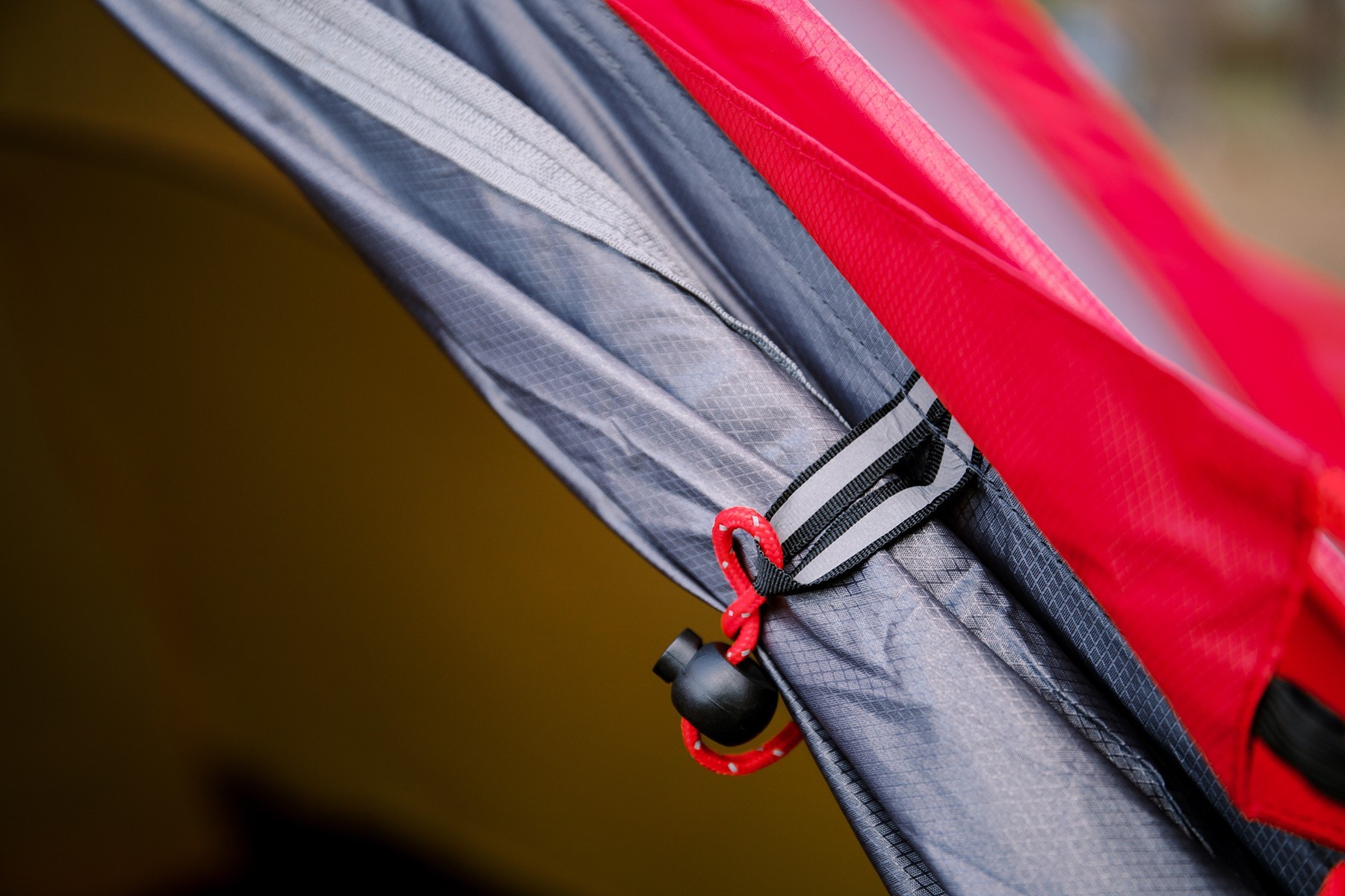 Палатка Tramp ROCK 3 (V2) серая/красная (TRT-028)