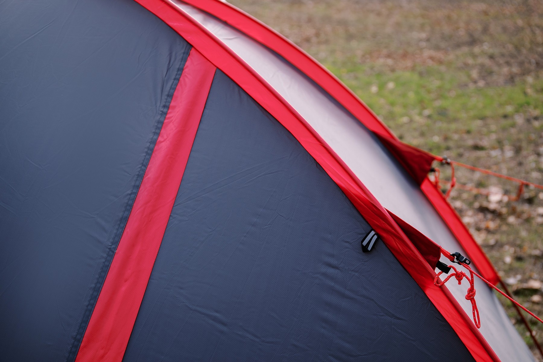 Палатка Tramp ROCK 3 (V2) серая/красная (TRT-028)