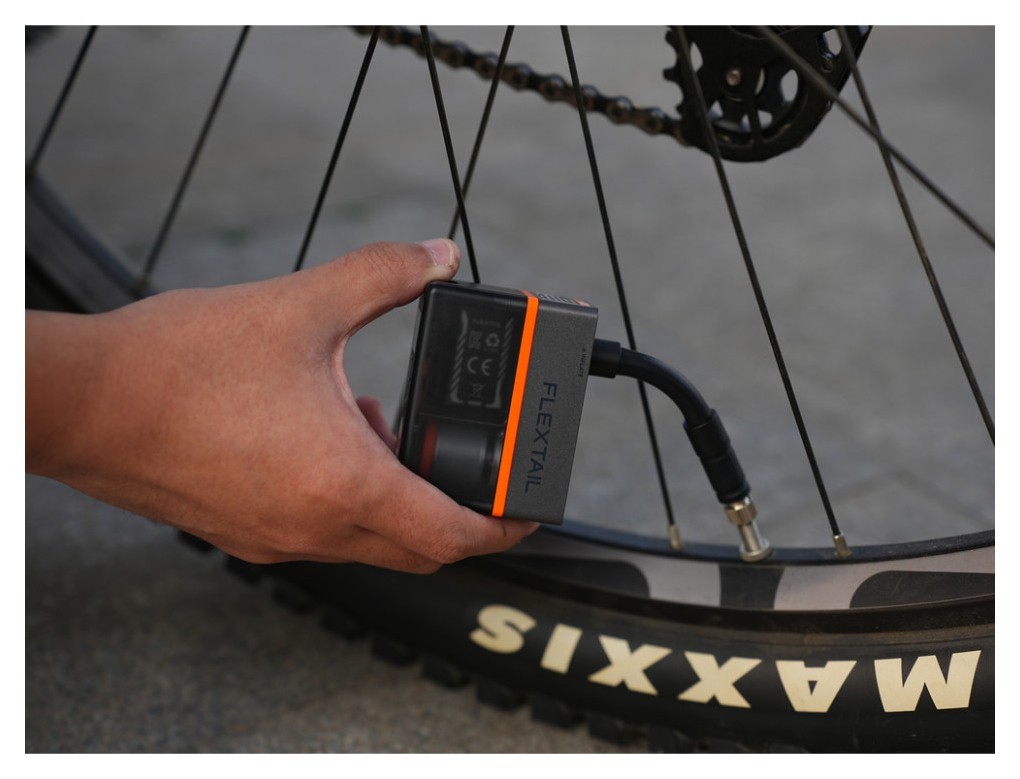 Велосипедний міні насос-задня фара Flextail Tiny Tire Pump ACS, чорний, укр, укр