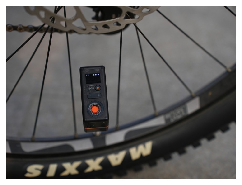 Велосипедний міні насос-задня фара Flextail Tiny Tire Pump ACS, чорний, укр, укр