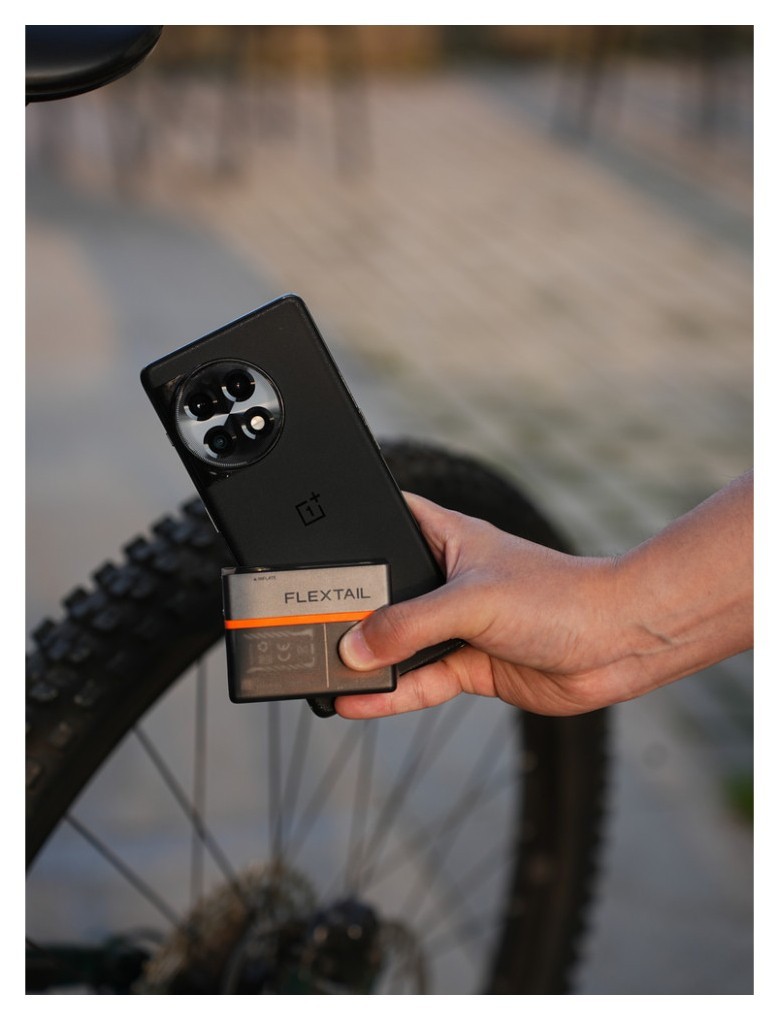 Велосипедний міні насос-задня фара Flextail Tiny Tire Pump ACS, чорний, укр, укр