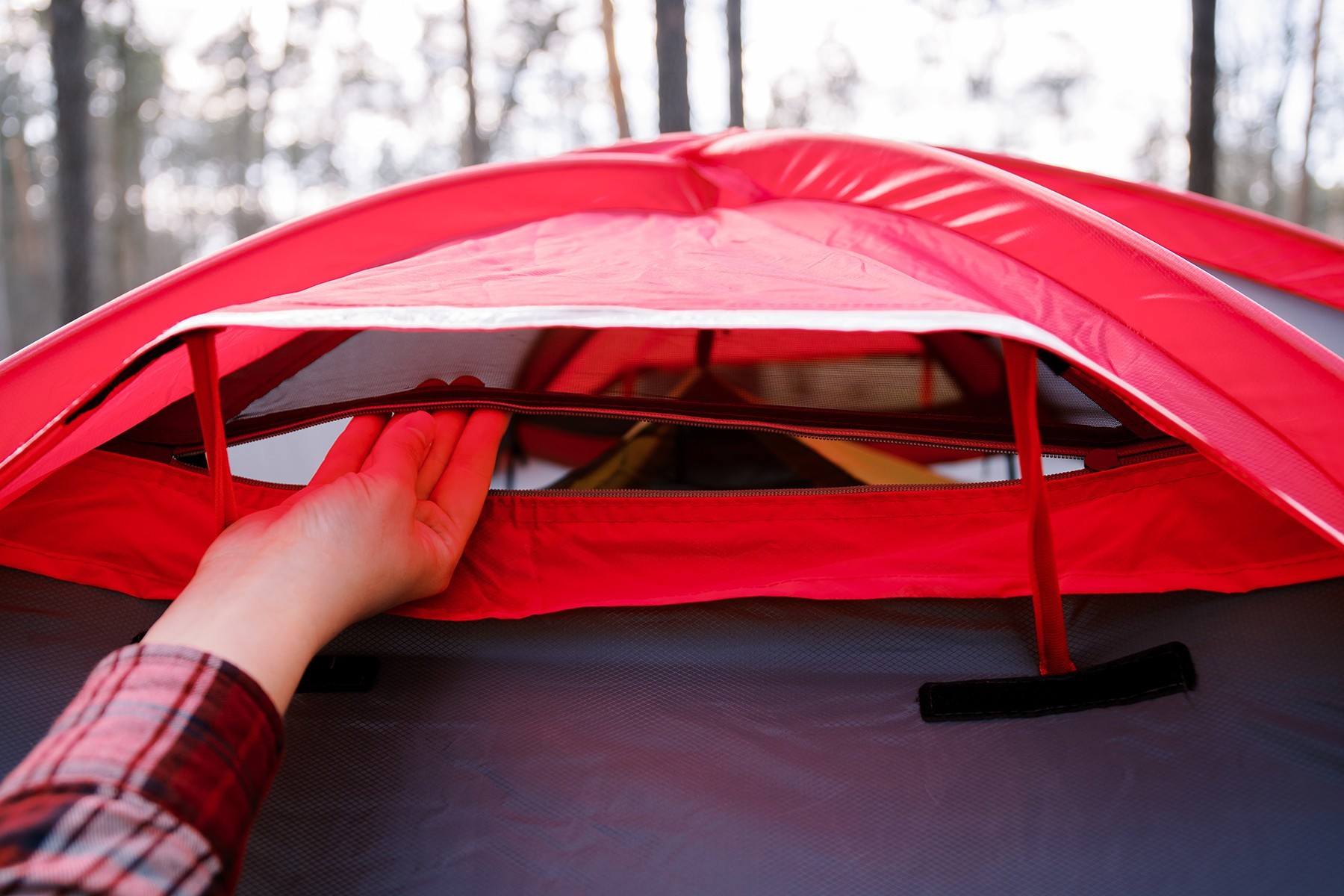 Палатка Tramp ROCK 4 (V2) серая/красная (TRT-029)