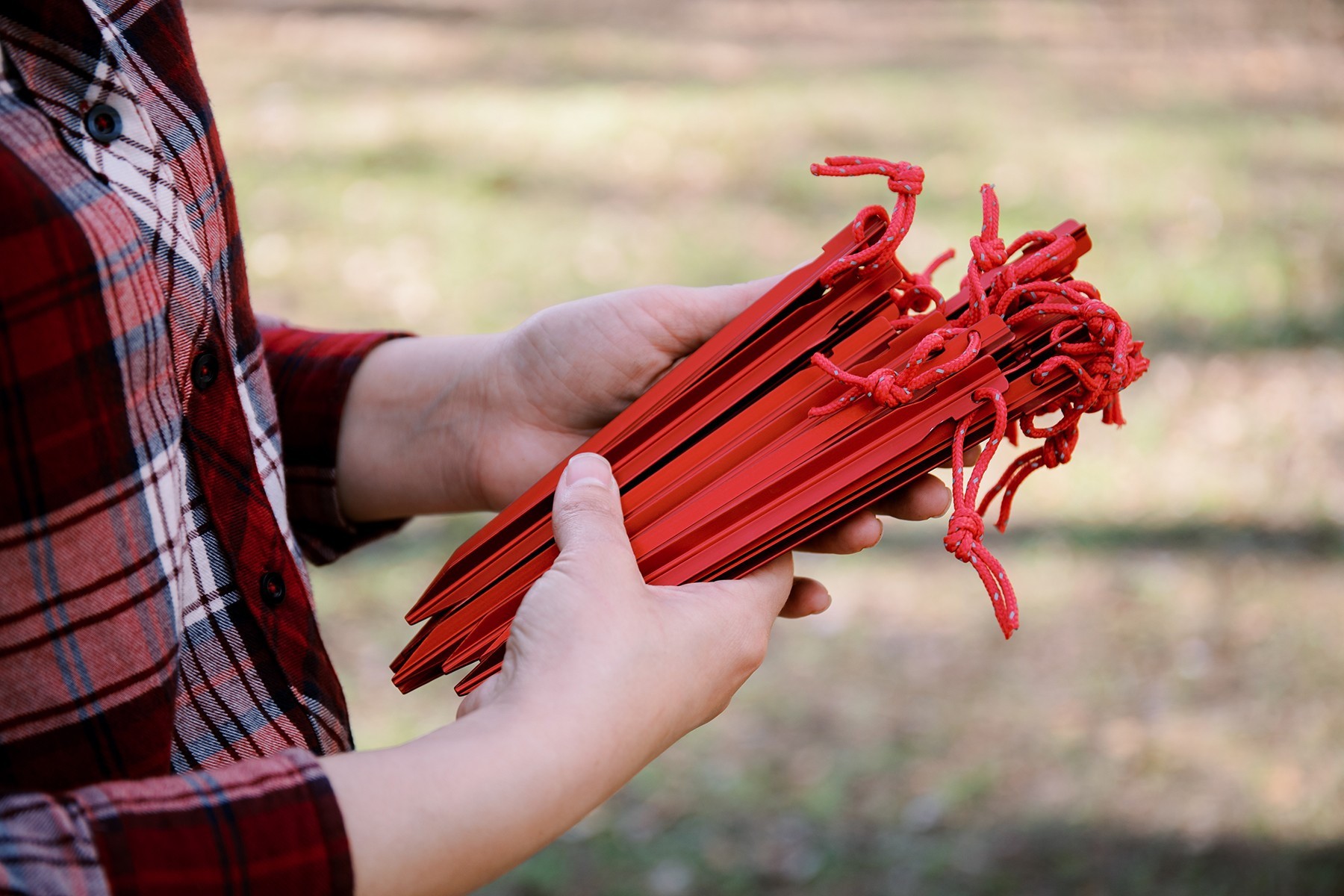 Палатка Tramp ROCK 4 (V2) серая/красная (TRT-029)