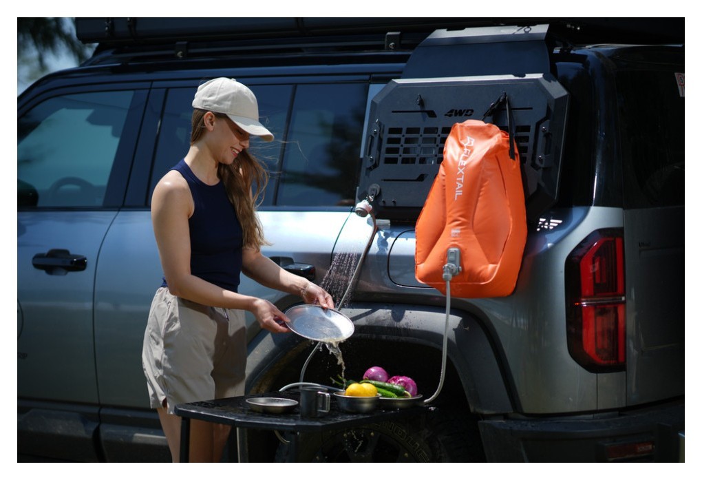 Душ портативний із ємністю та насосом Flextail Tiny Shower Bag, 20л, помаранчевий, укр, укр