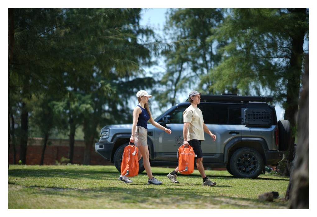 Душ портативний із ємністю та насосом Flextail Tiny Shower Bag, 20л, помаранчевий, укр, укр