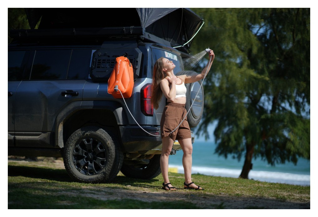 Душ портативний із ємністю та насосом Flextail Tiny Shower Bag, 20л, помаранчевий, укр, укр