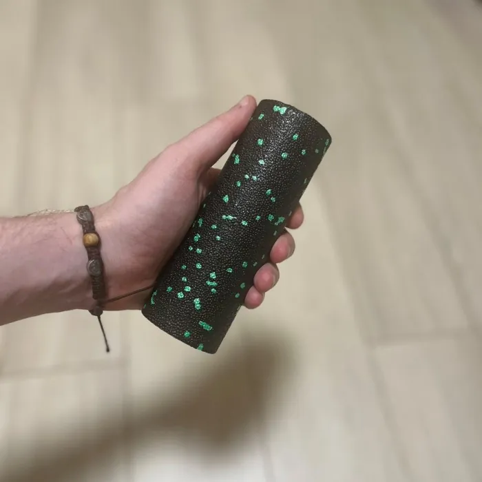 Массажный ролик (роллер) гладкий PowerPlay PP-4346 Mini EPP Foam Roller Черно/Зеленый (15x5,3см.)