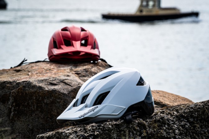 Велосипедный шлем TLD FLOWLINE SE HELMET; TROOPER [TITANIUM] M/L