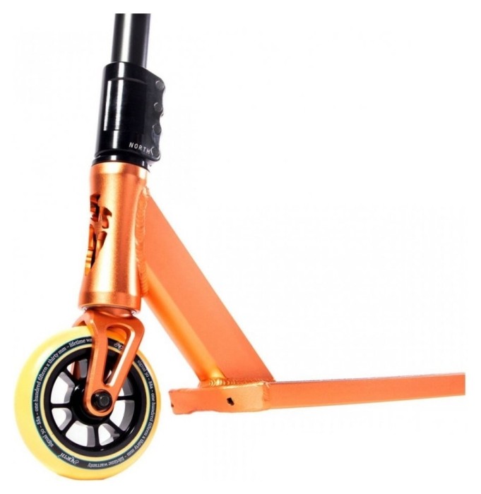 Трюковый самокат North Tomahawk 2020 Clay Black Трюковый самокат North Tomahawk 2020 Clay