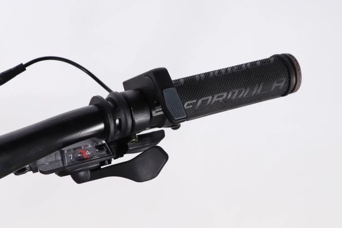 Велосипед з електроприводом 26" AL Formula eMOTION DD FR рама-13" 36B 10А*г 500Вт сіро-сріблястий (матовий) 2026