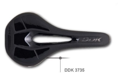 Сідло спортивне з отвором DDK 3735 272*140 чорне (чорний з білим)
