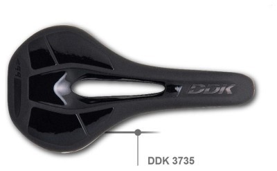 Седло спортивное с отверстием DDK 3735 272*140 черное (черный с белым)