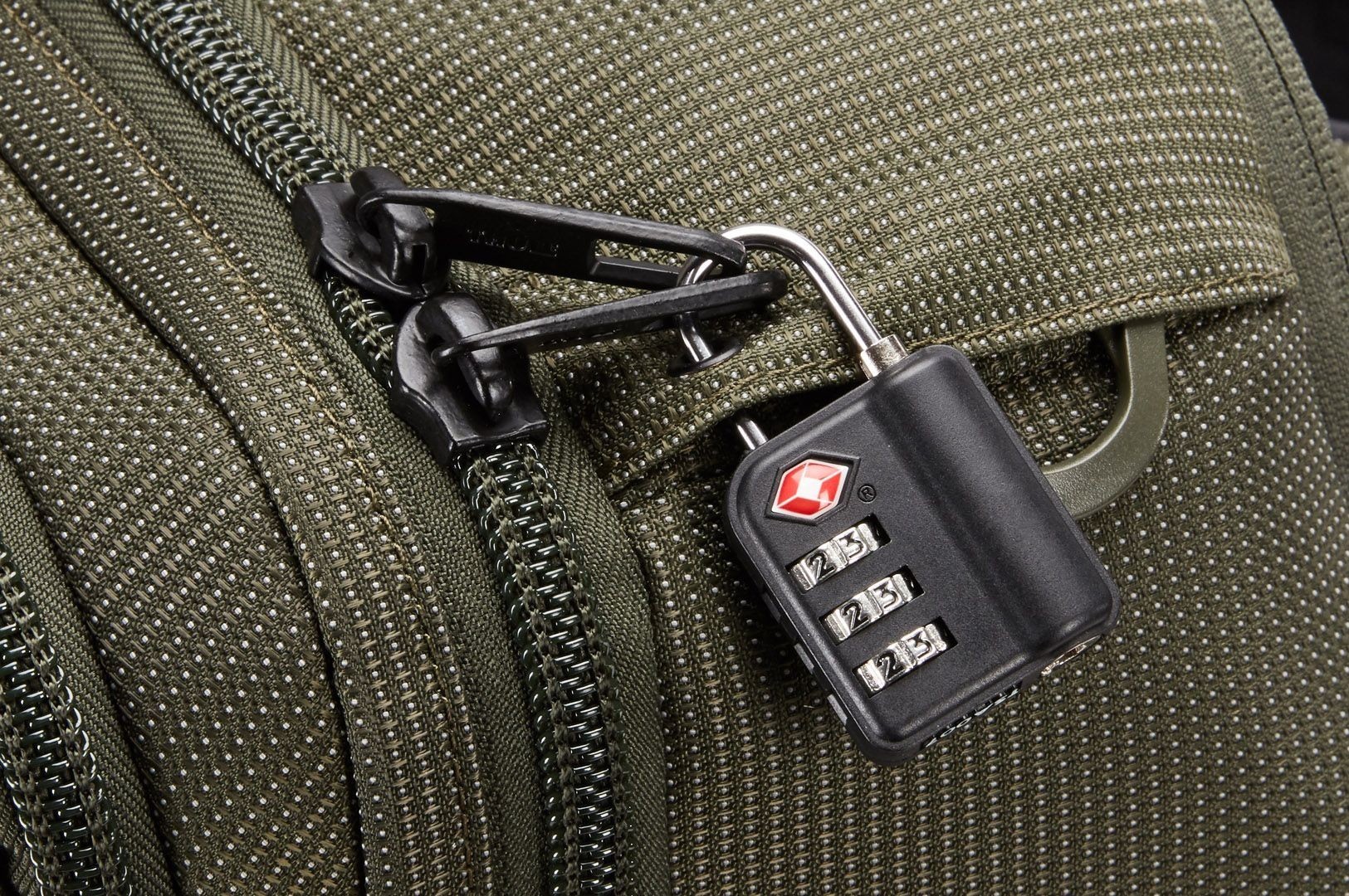 Рюкзак-Наплечная сумка Thule Crossover 2 Convertible Carry On (Forest Night) (TH 3204061) (TH 3204061)