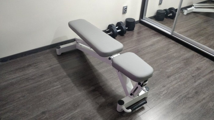 Профессиональная скамья со стойками RN-Sport black rock + 4 грифа, 80 кг блинов