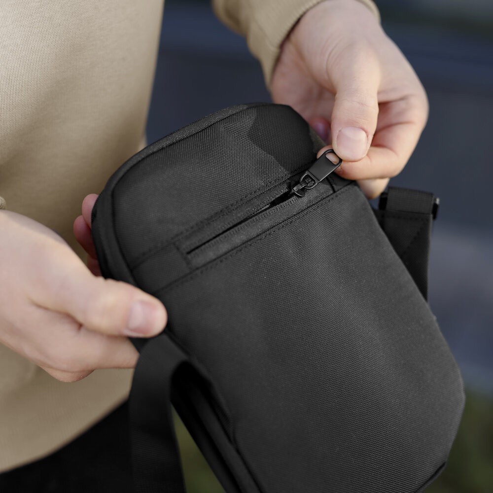 Чоловіча чорна сумка з кишенями на замку Pobedov Vertical