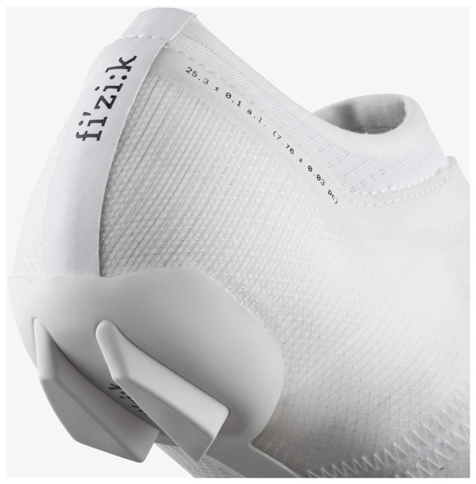 Взуття Fizik VEGA Carbon розмір 41,5 біле