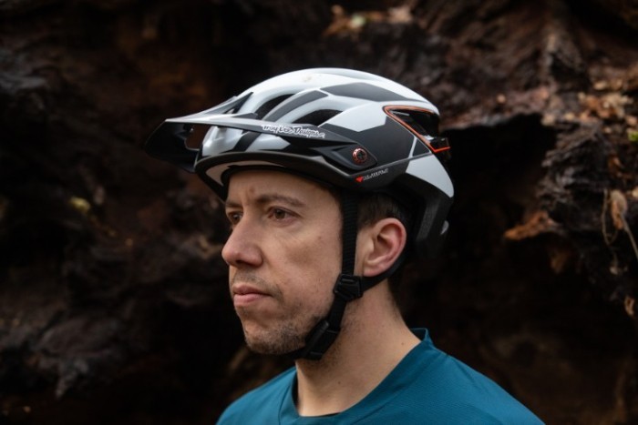 Вело шолом TLD A3 MIPS HELMET; HALO [ALPINE BLACK]  M/L