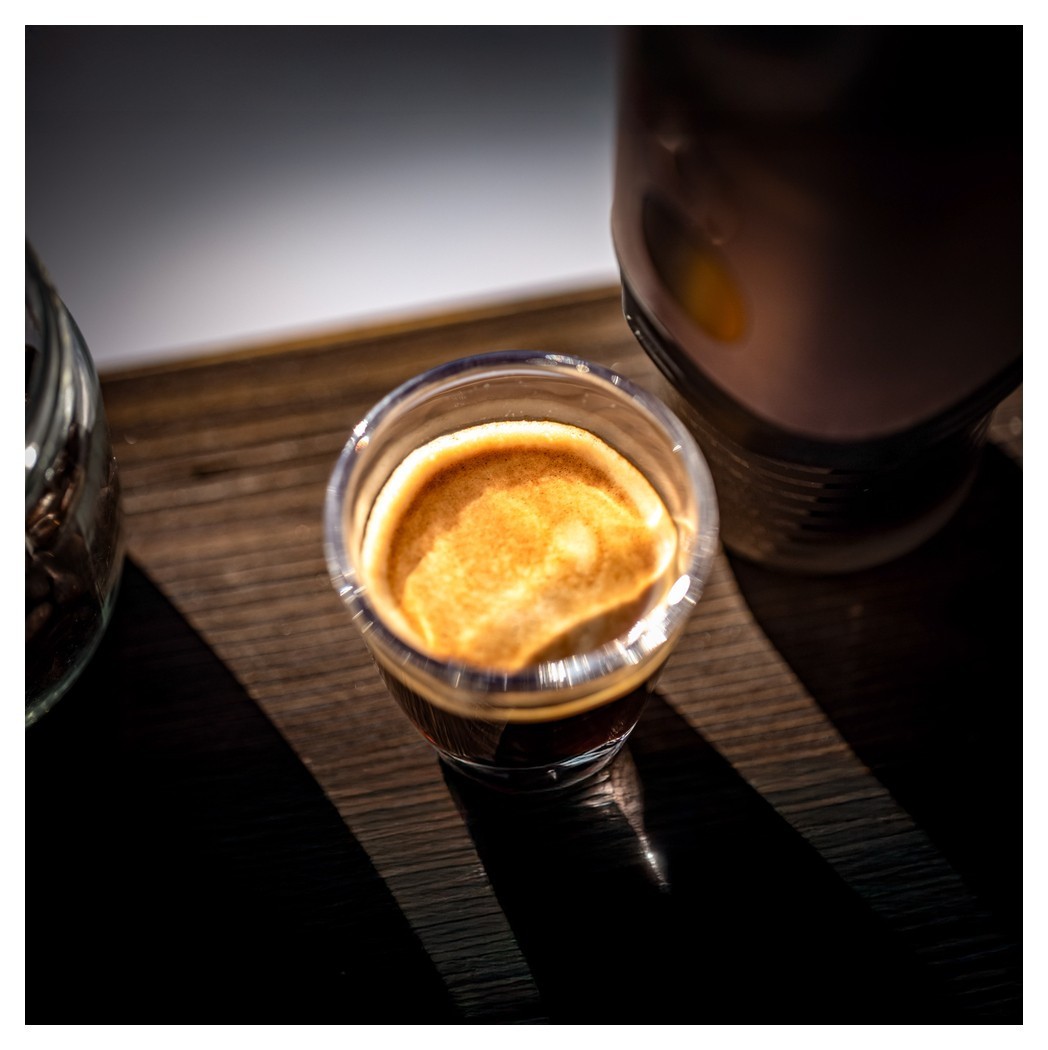 Портативная электрическая эспрессо кофеварка Wacaco Pixapresso для молотого кофе и капсул, темный бургунд