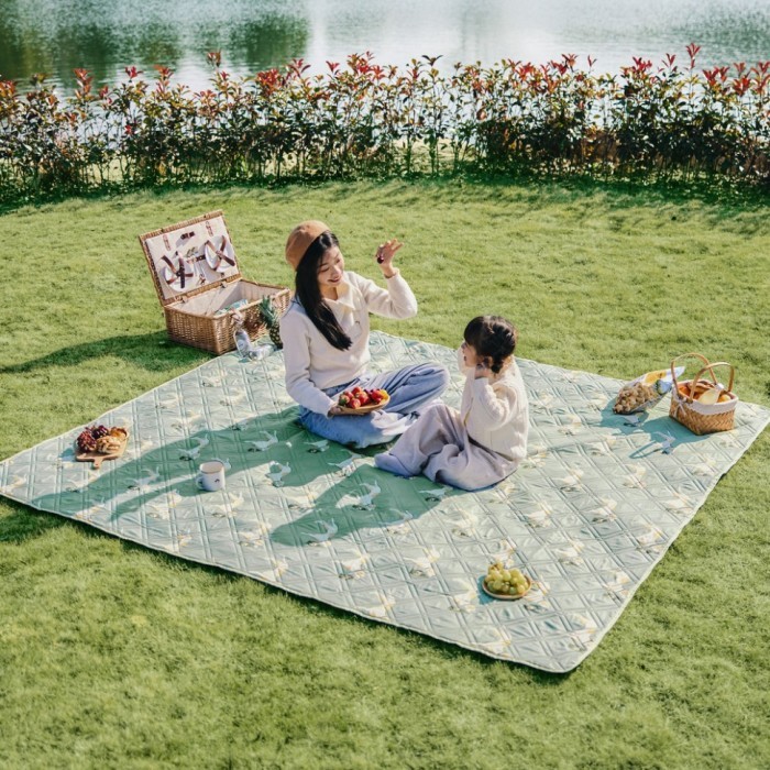 Килимок для пікніка водостійкий Naturehike CNK2350WS010, 145x170 см, зелений з принтом