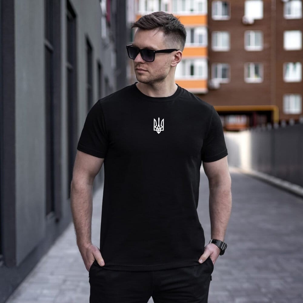 Футболка чоловіча однотонна чорна Pobedov Peremoga - наклейка Герб 4см біла