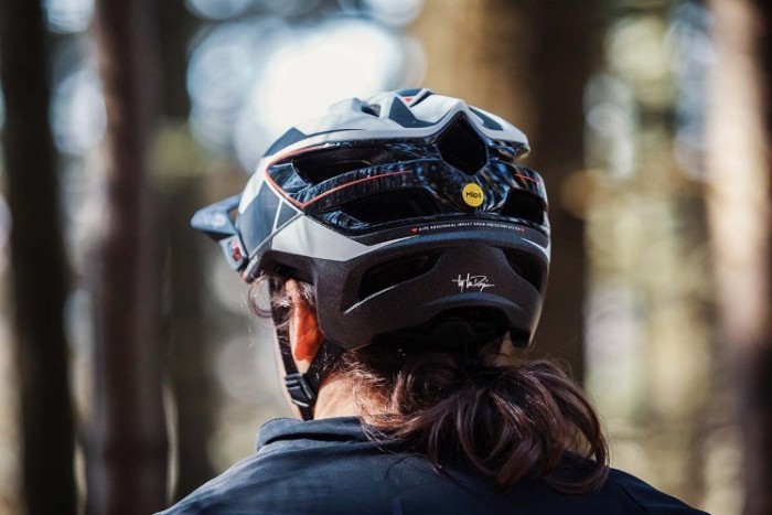 Велосипедный шлем TLD A3 MIPS HELMET; HALO [ALPINE BLACK] XL/XXL