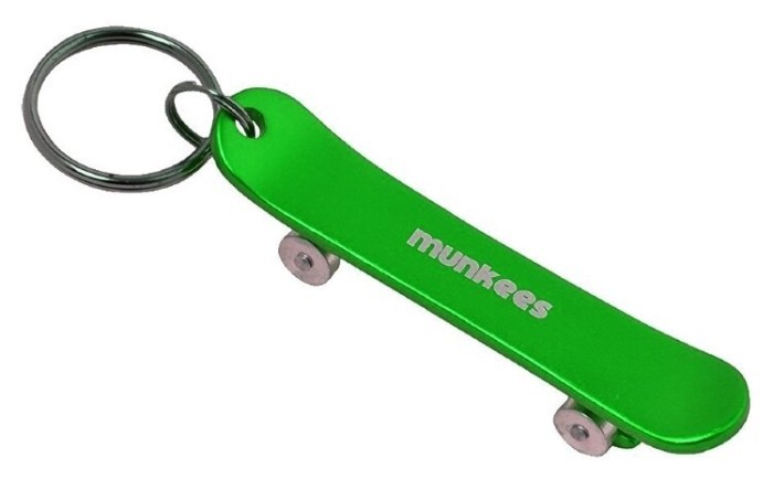 Munkees 3425 брелок-відкривачка Skateboard S grass green, укр, укр