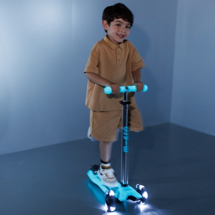 Самокат MICRO серії "Maxi Deluxe Glow LED" – СИНІЙ КРИШТАЛЬ (до 50 kg, 3-х колісний, світло), укр, укр