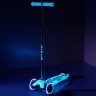 Самокат MICRO серии "Maxi Deluxe Glow LED" – СИНИЙ ХРУСТАЛЬ (до 50 kg, 3-х колесный, свет) Фото - 5