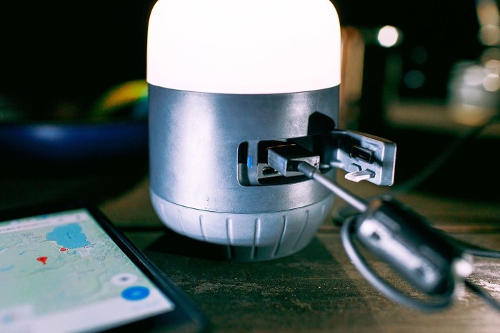 Фонарь-повербанк Black Diamond Moji Charging Station, 250 люмен, Octane