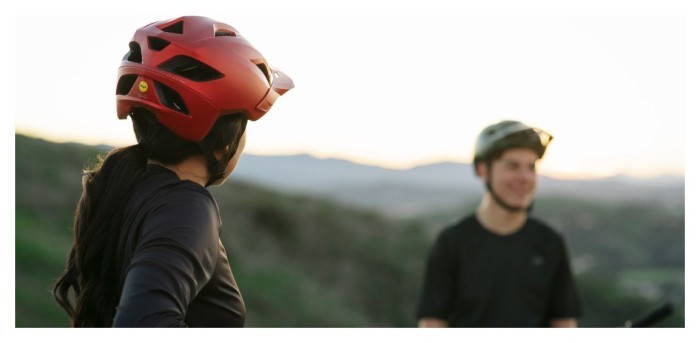 Вело шолом TLD YOUTH FLOWLINE HELMET; POINT [CAPER / CHALK] OSFA, укр, укр