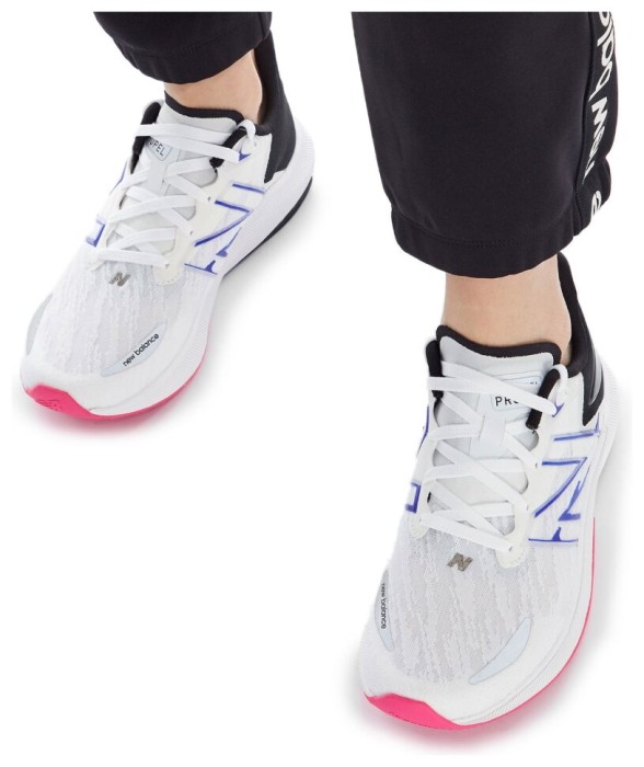 Кросівки New Balance FuelCell Propel жіночі Білі