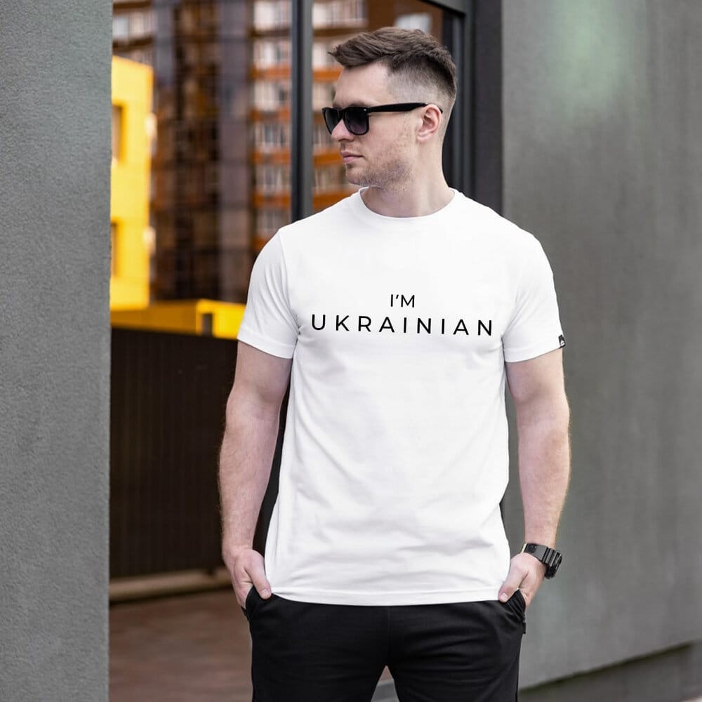 Футболка чоловіча однотонна біла Pobedov Peremoga - I'M UKRAINIAN наклейка чорна, укр, укр