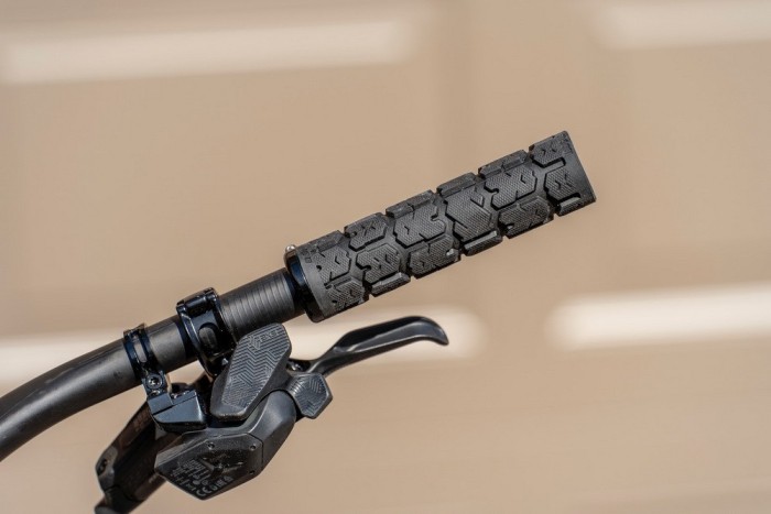 Грипси ODI Rogue v2.1 Lock-On MTB Closed End 135mm Red