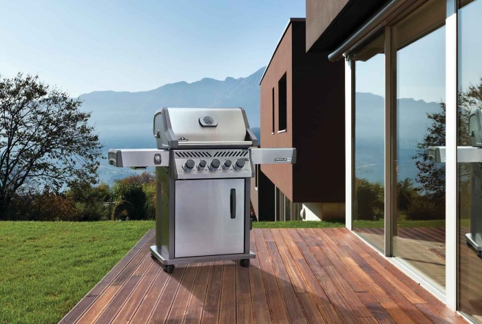 Газовый гриль Napoleon Rogue PRO-S 425 RSIB с боковой горелкой Sizzle Zone и вертилем (69912) нерж сталь RPS425RSIBPSS-2-UA