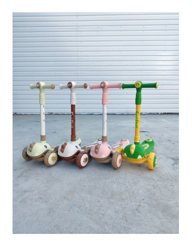Детский трехколесный самокат Cuest Dino 8101