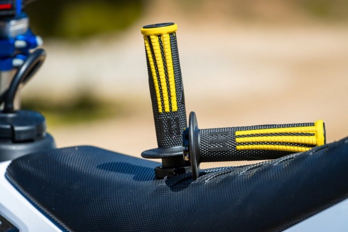 Мото Гріпси ODI EMIG PRO MX V2 Lock-On Grip - BLACK/W