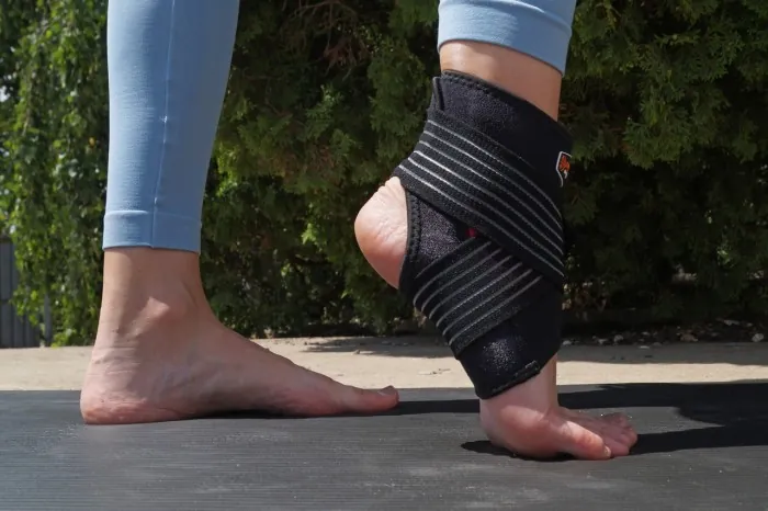 Бандаж на гомілкостоп Power System PS-6013 Neo Knee Support Black/Red M (1шт.)
