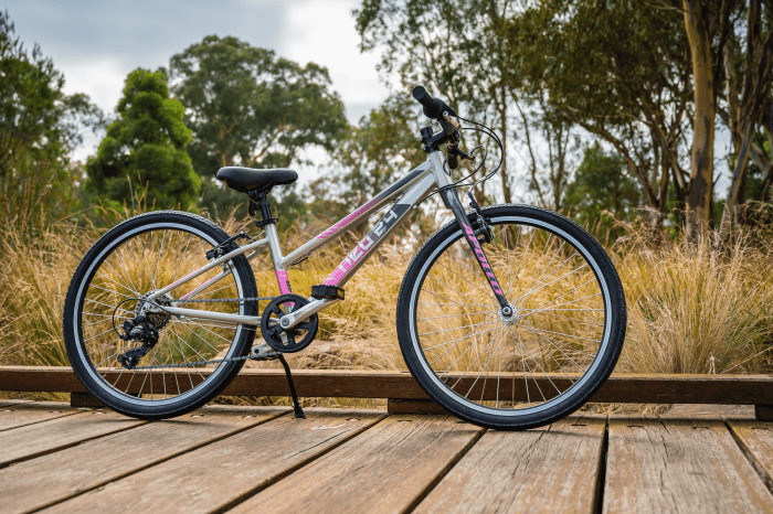 Велосипед 24" Apollo NEO 7s girls Brushed Alloy / Charcoal / Pink Fade